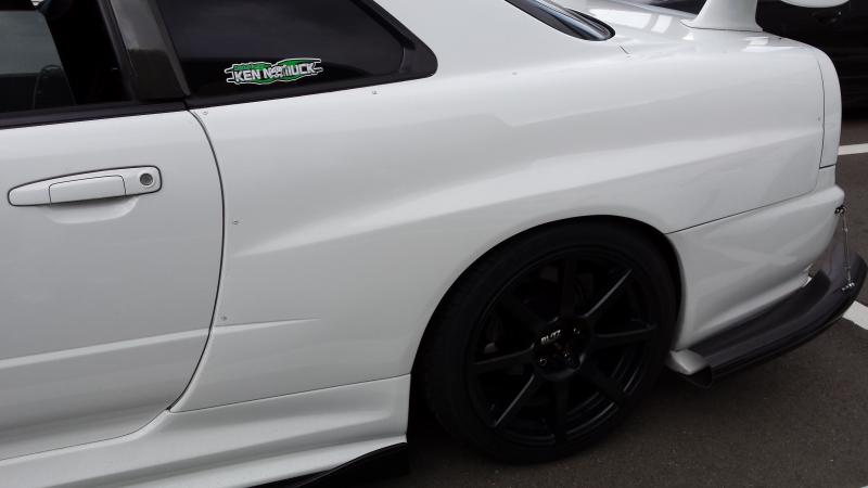 URAS Rear Fender Set TYPE-R (20mm wide) - Skyline R34 2 Doors