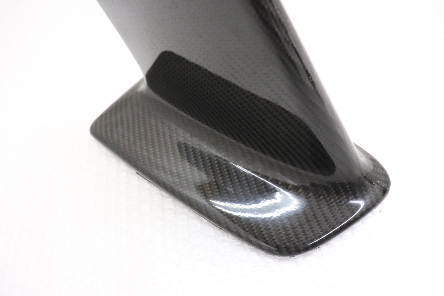 Used Aftermarket Carbon Rear Wing Stay - BNR34