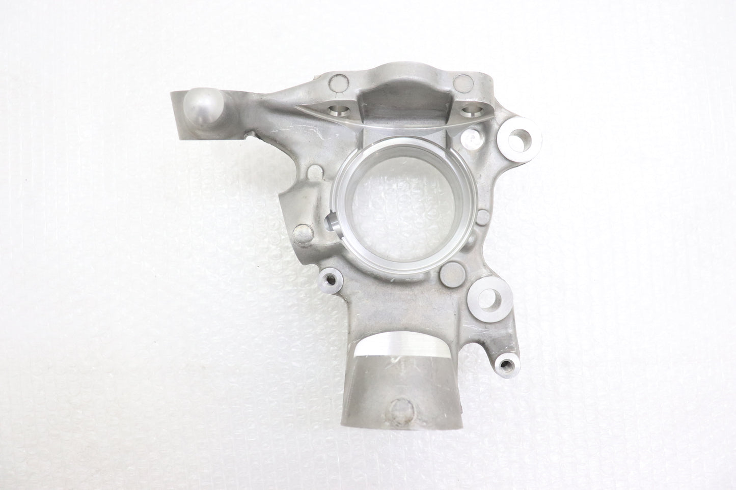OUTLET NISSAN OEM Hub Knuckle RH Driver's Side - BNR34