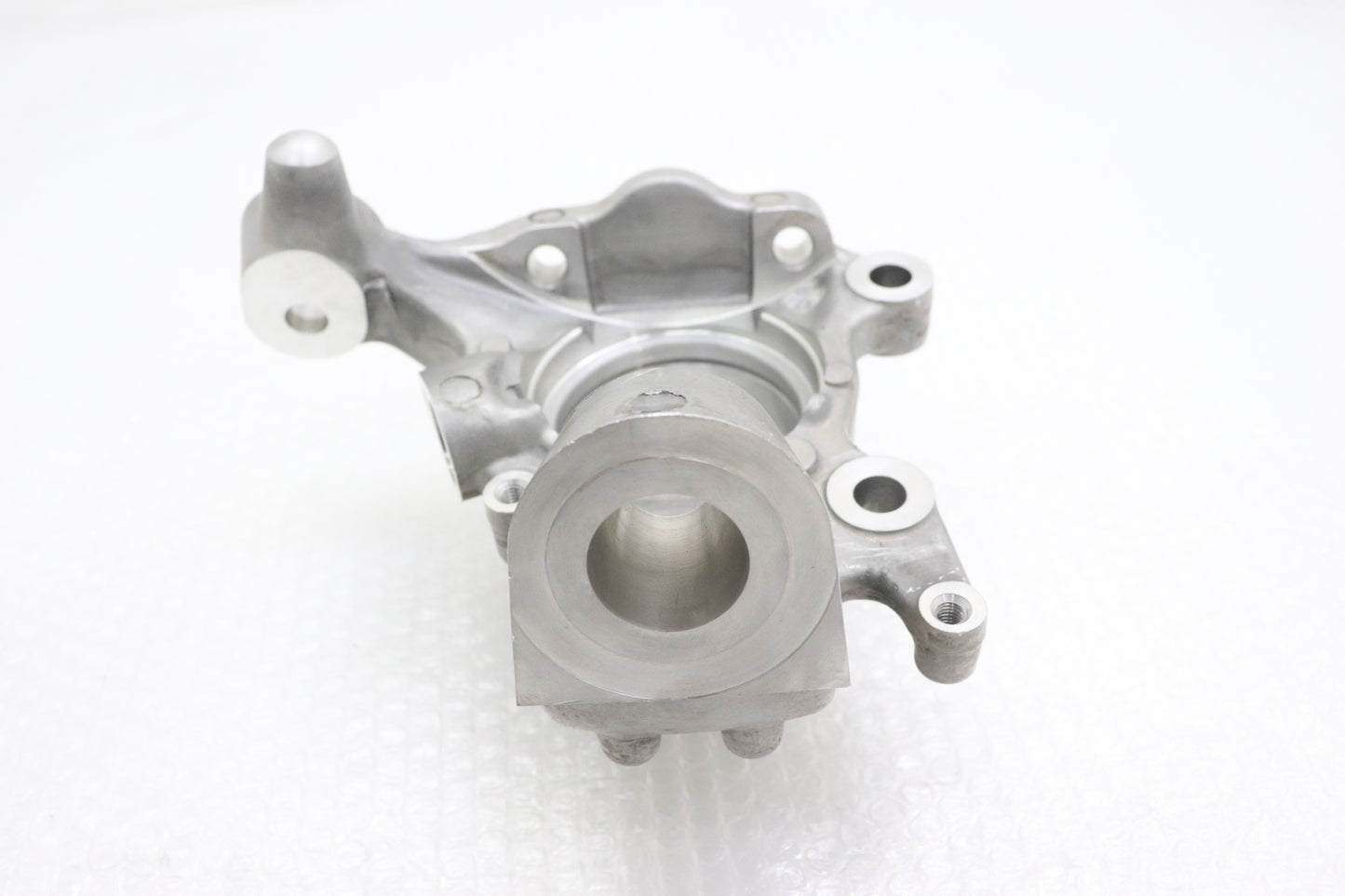 OUTLET NISSAN OEM Hub Knuckle RH Driver's Side - BNR34