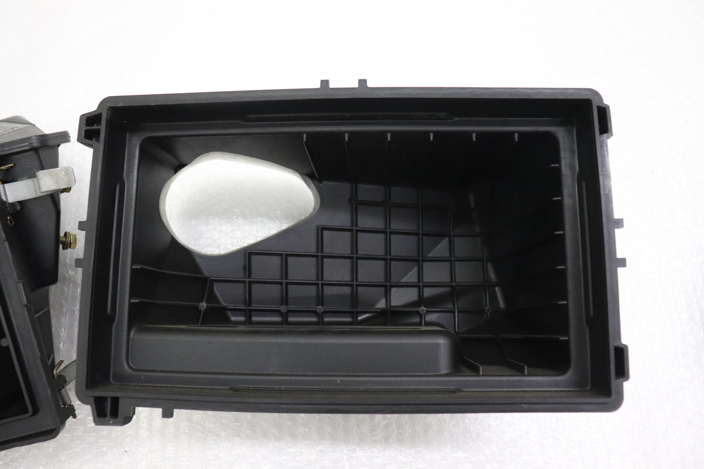 USED NISSAN OEM Air Cleaner Box - BNR34