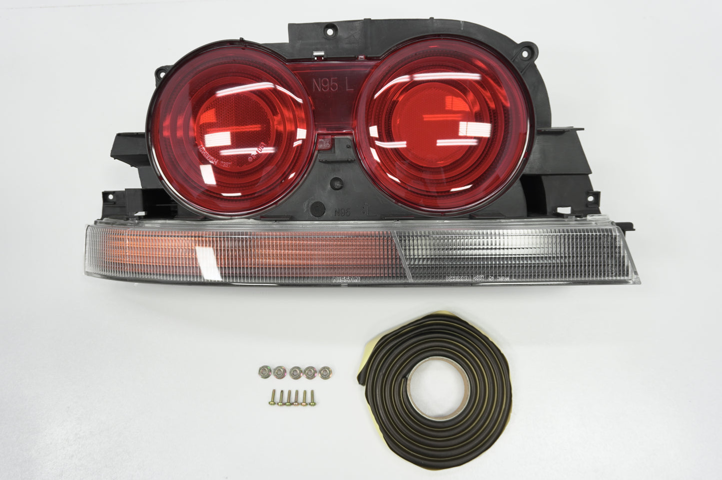 Unused NISSAN Tail Lamp LHS 26559-22U25 - R33 BCNR33 Early Model