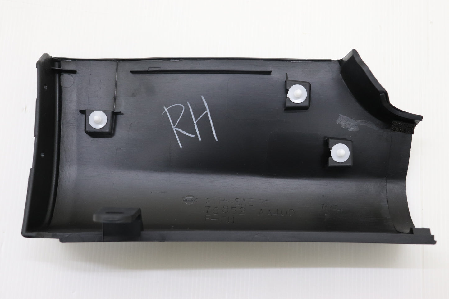 NISSAN Mudguard Unpainted RHS - BNR34
