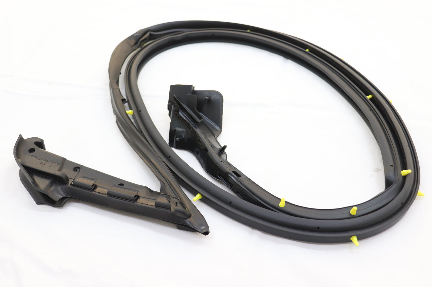 NISSAN Door Weatherstrip RHS - R34 BNR34