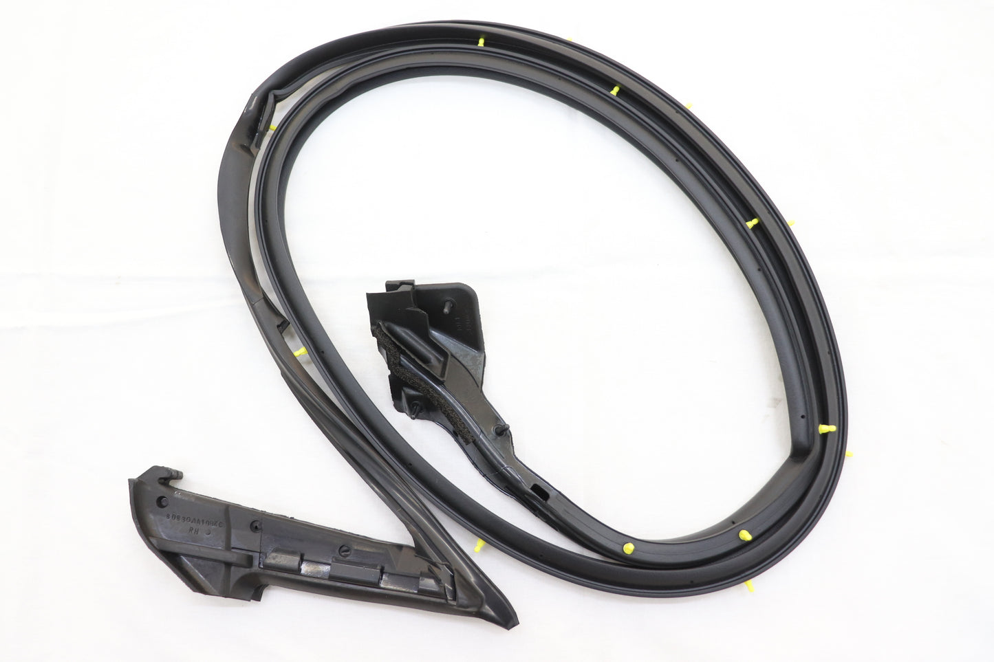 NISSAN Door Weatherstrip RHS - R34 BNR34