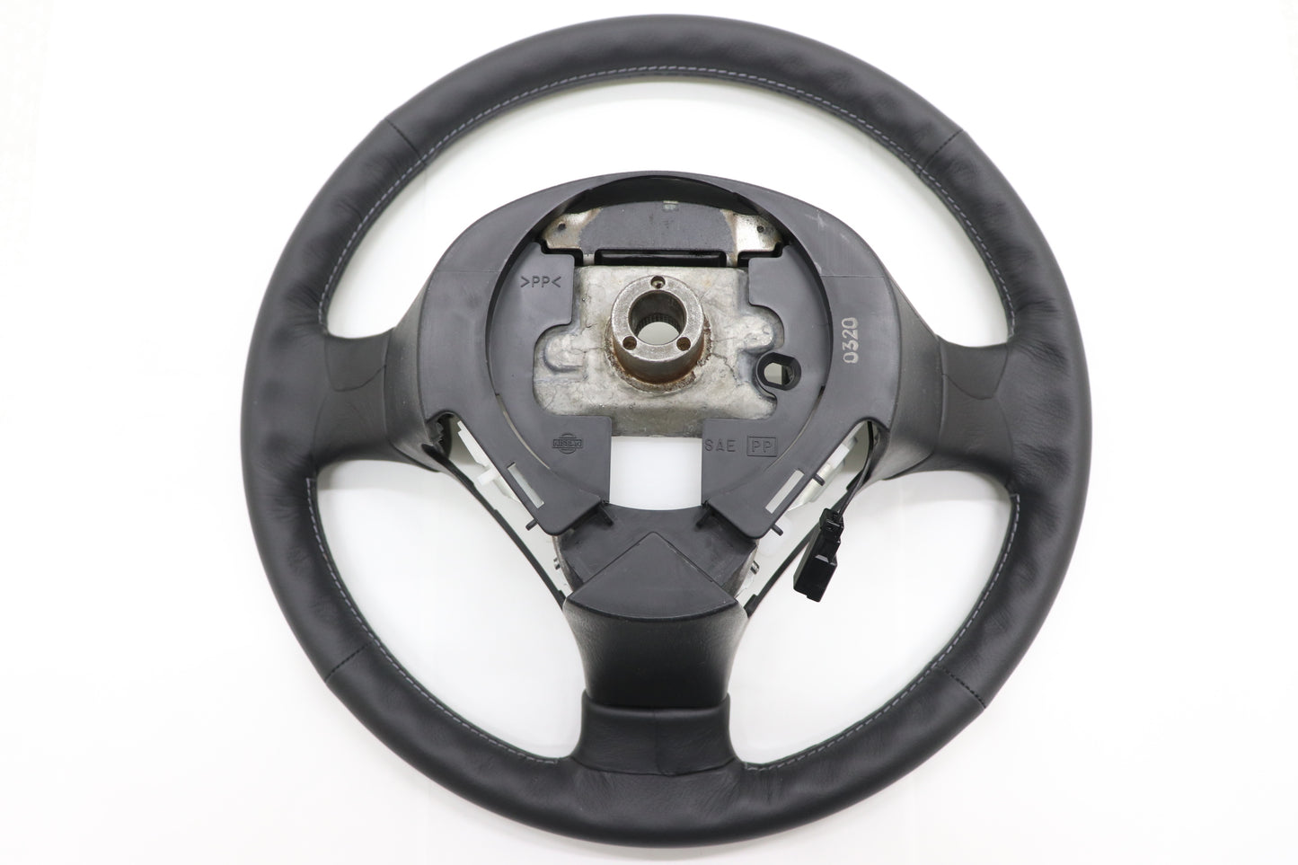 NISSAN Steering Wheel Silver Stitch - BNR34 Kouki