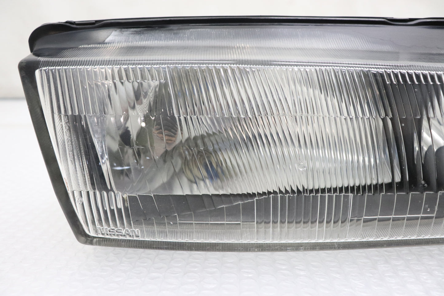 【USED】 NISSAN Headlight RHS N1 - BNR32