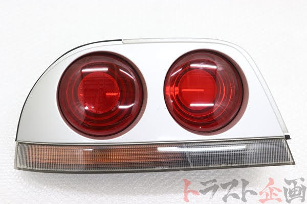【USED】 NISSAN BCNR33 Tail Lamp Passenger Seat Side/LHS Early Model