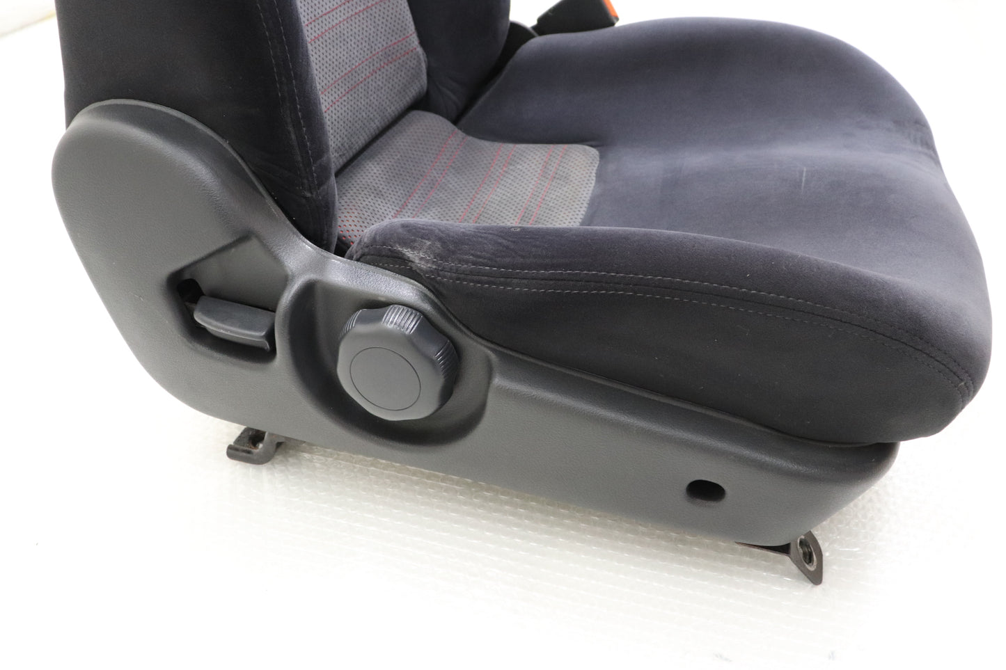【USED】 NISSAN Front Seat RHS - BCNR33 Late Model