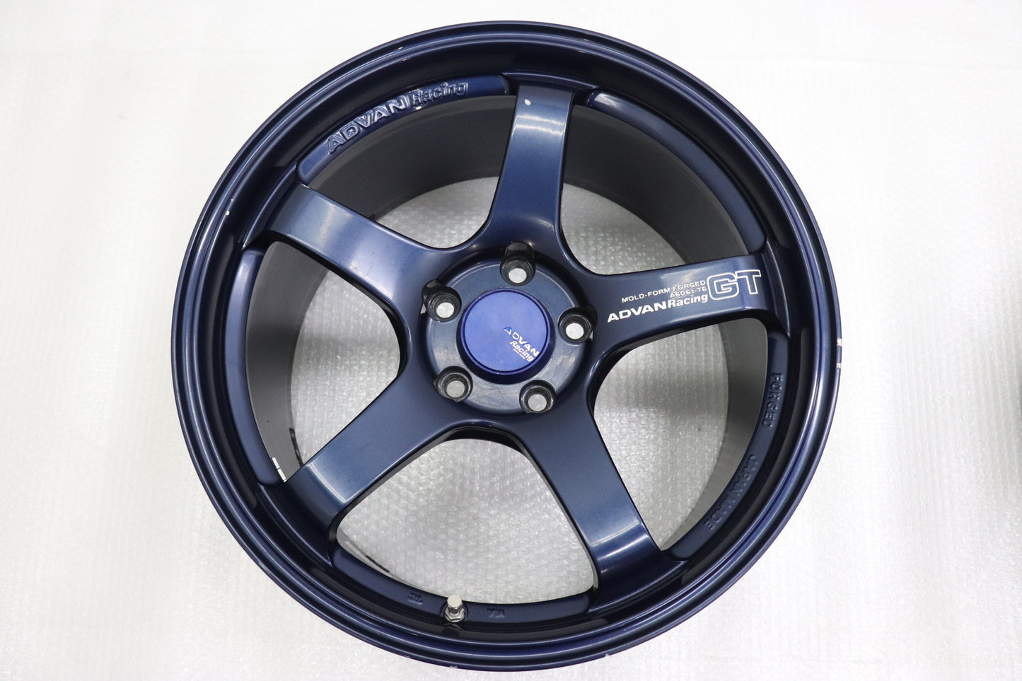 USED YOKOHAMA ADVAN Racing GT 18x9.5J+45 5H/PCD114.3 2pcs Set