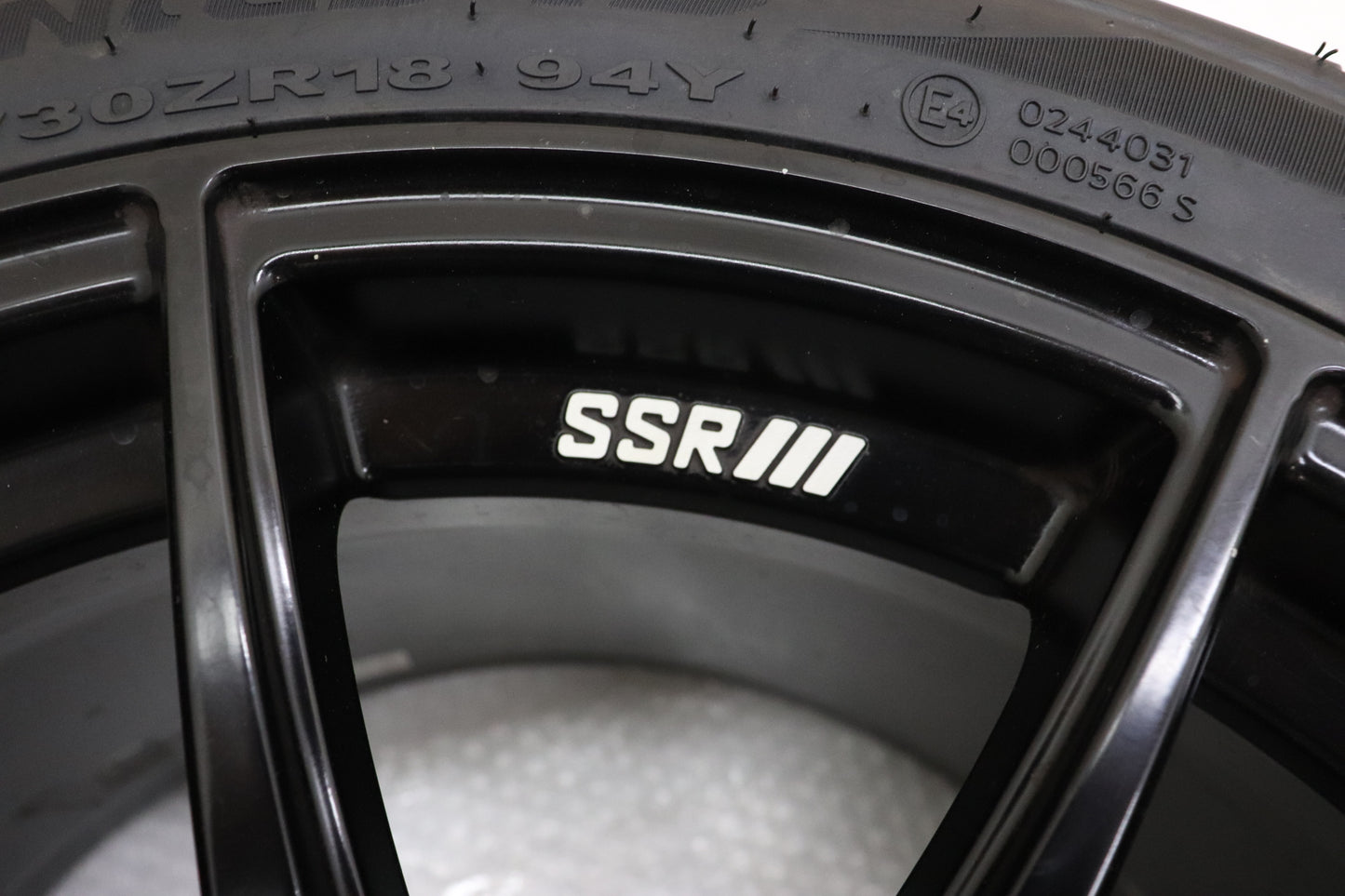 USED SPEED STAR SSR GTX01 18x10.5J+15 5H/PCD114.3 with New Tires 4pcs Set