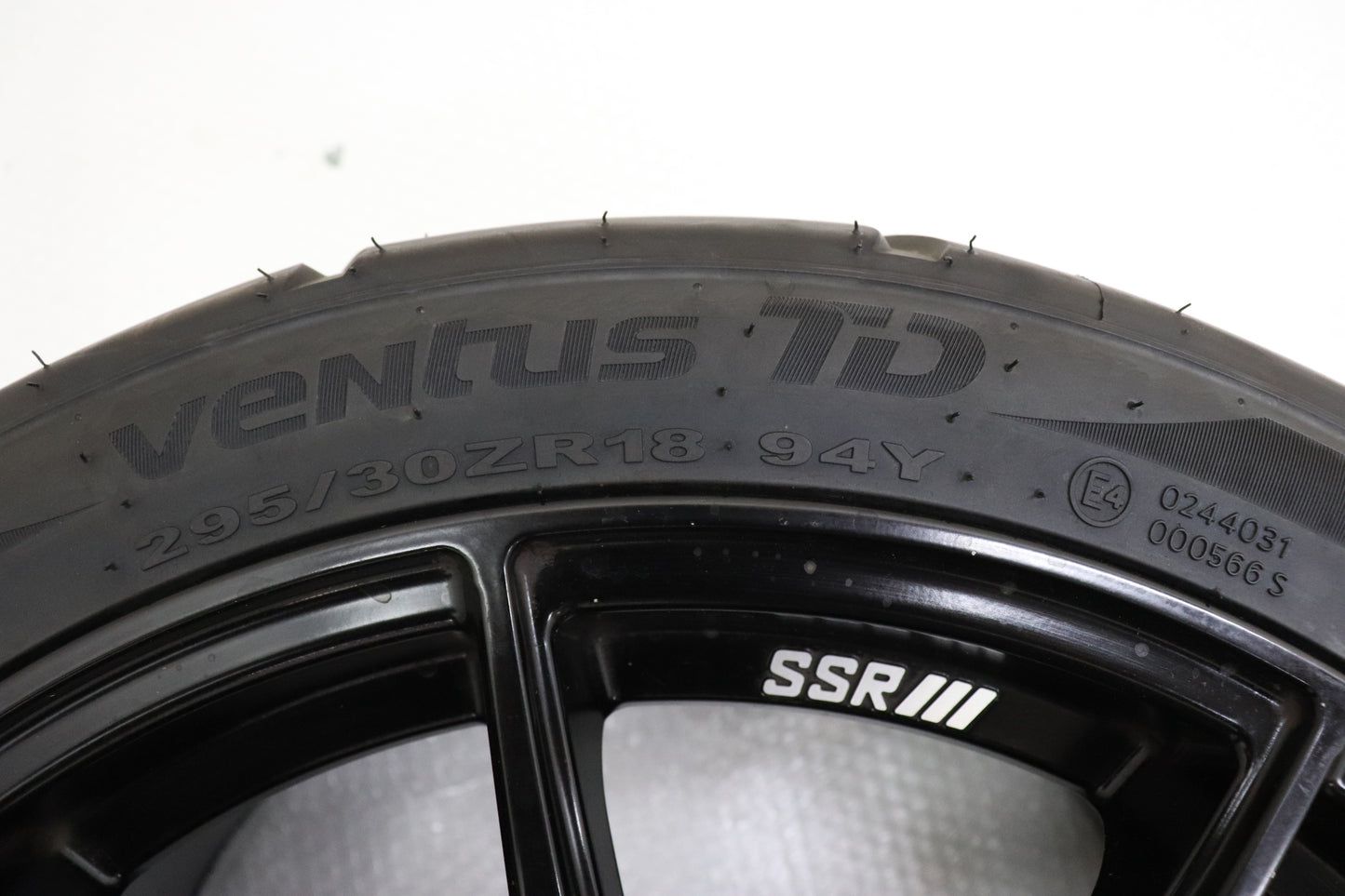 USED SPEED STAR SSR GTX01 18x10.5J+15 5H/PCD114.3 with New Tires 4pcs Set