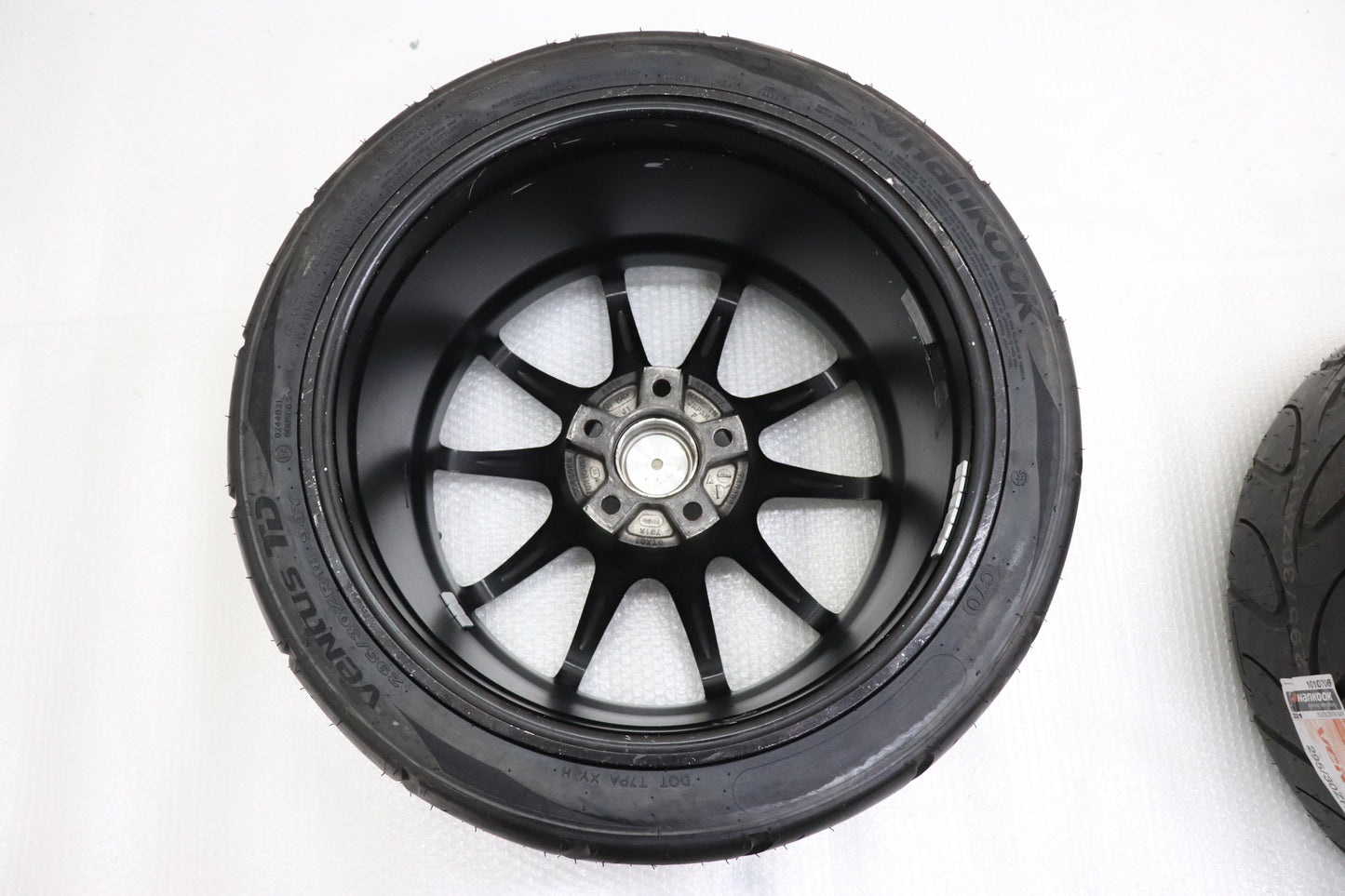 USED SPEED STAR SSR GTX01 18x10.5J+15 5H/PCD114.3 with New Tires 4pcs Set