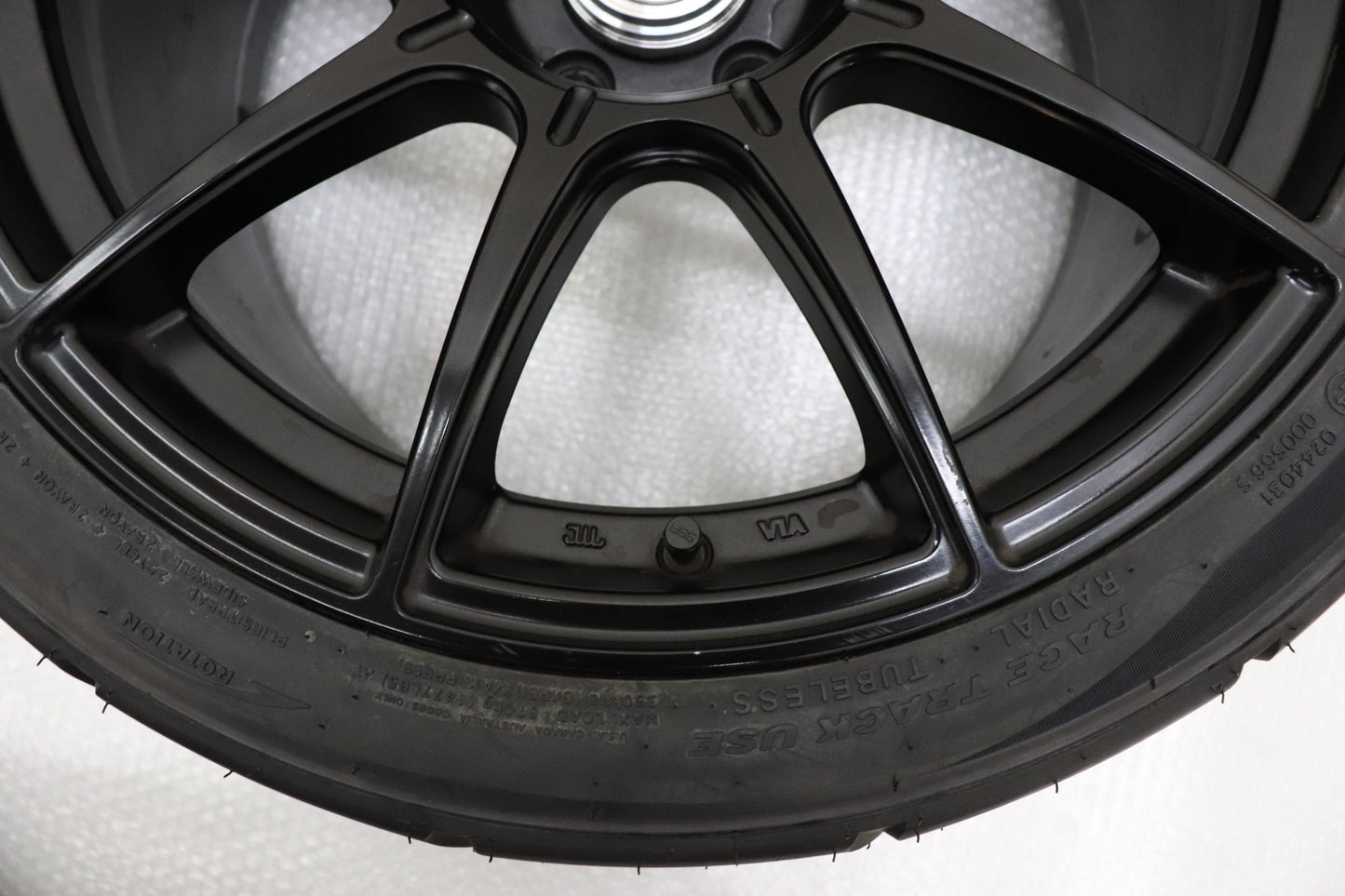 USED SPEED STAR SSR GTX01 18x10.5J+15 5H/PCD114.3 with New Tires 4pcs Set