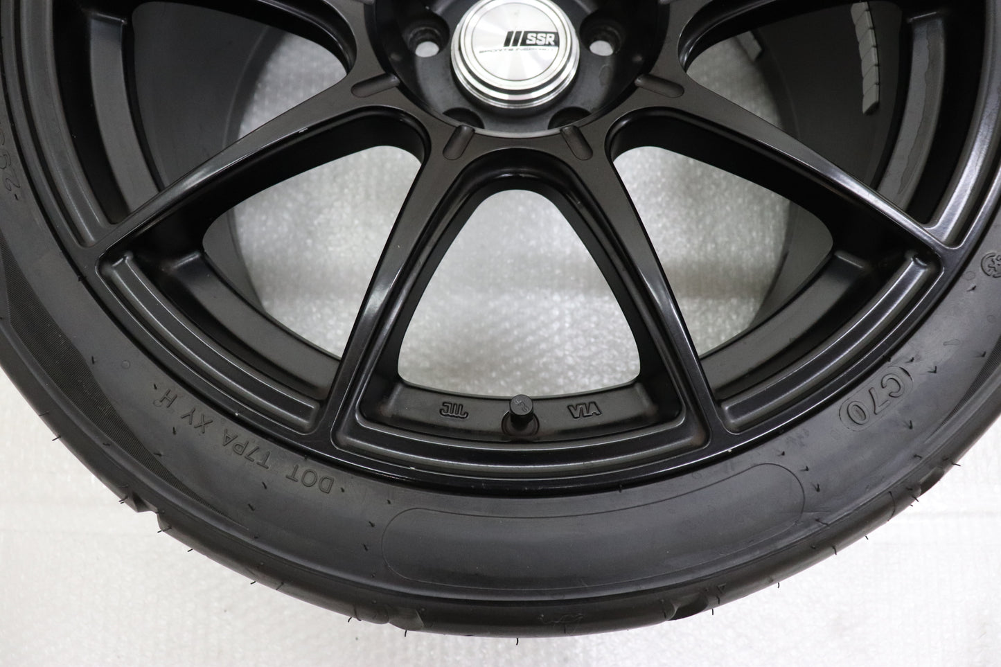 USED SPEED STAR SSR GTX01 18x10.5J+15 5H/PCD114.3 with New Tires 4pcs Set