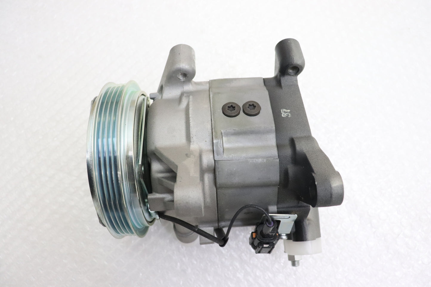 OUTLET NISSAN OEM A/C Compressor - BNR34