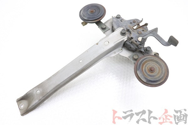 【USED】NISSAN BCNR33 Hood Latch Early Model