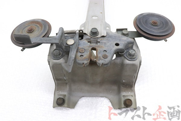 【USED】NISSAN BCNR33 Hood Latch Early Model