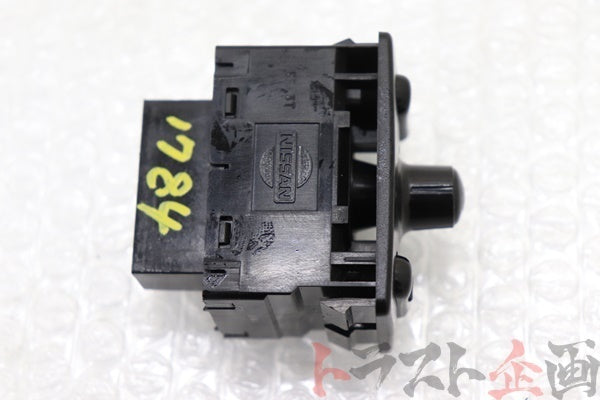 【USED】 NISSAN Door Mirror Switch - BCNR33