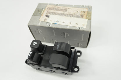 【USED】 NISSAN Door Power Window Switch RHS 25401-26U10 - R33 BCNR33