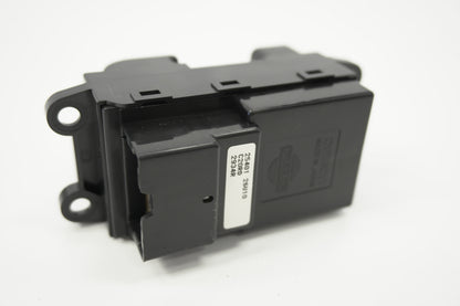 【USED】 NISSAN Door Power Window Switch RHS 25401-26U10 - R33 BCNR33