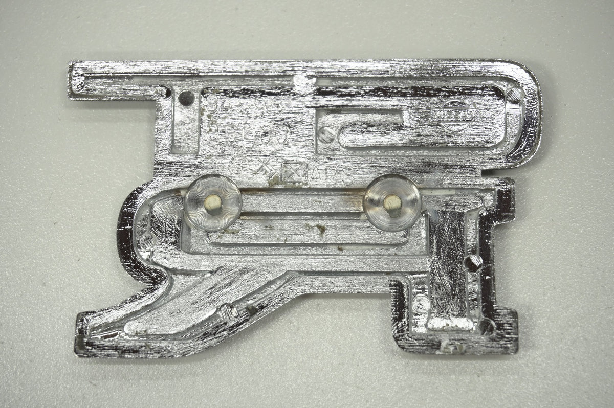 【USED】 NISSAN Rear Emblem KH2 - BNR32