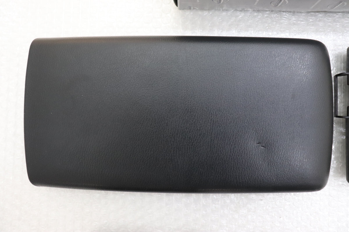【USED】NISSAN Console Lid - BCNR33 **JP**