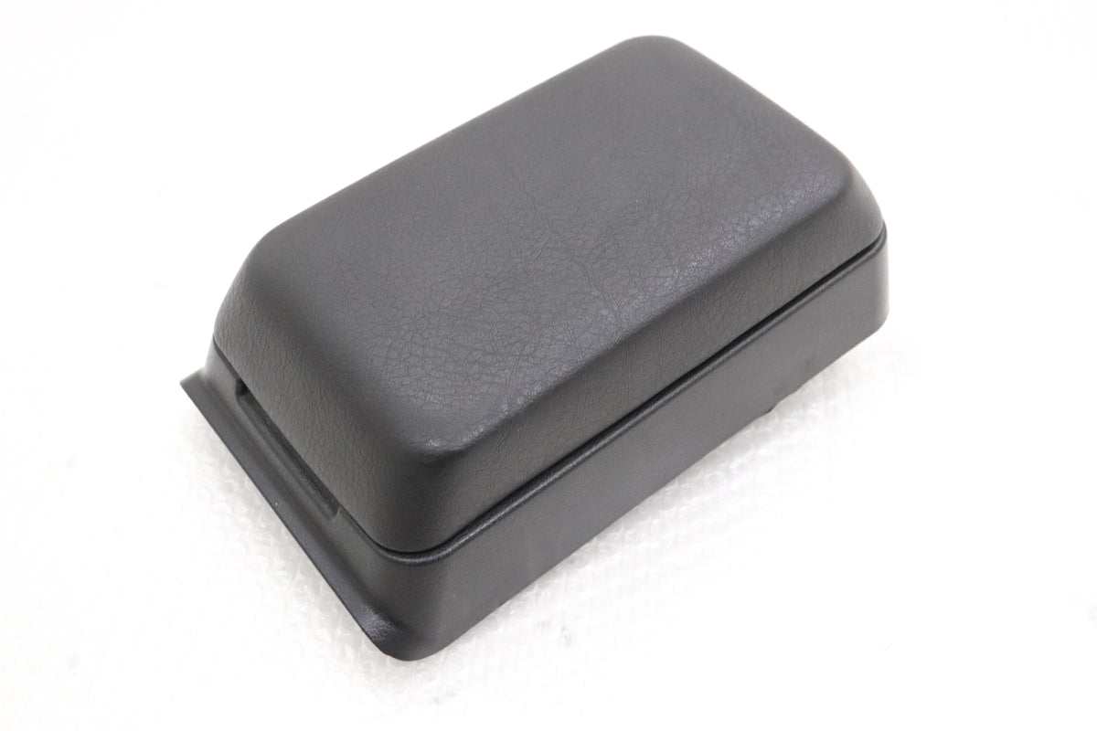 【USED】 NISSAN Center Console Lid with Cup Holder - BNR32