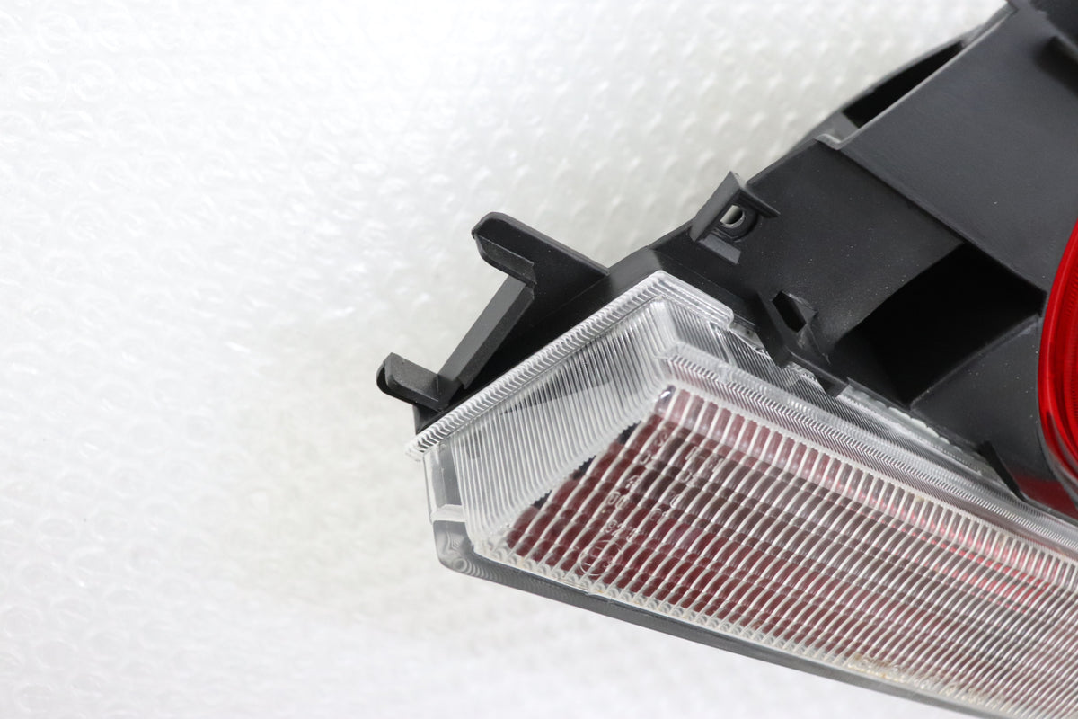 【USED】NISSAN Tail Lamp RHS - BCNR33 **JP**