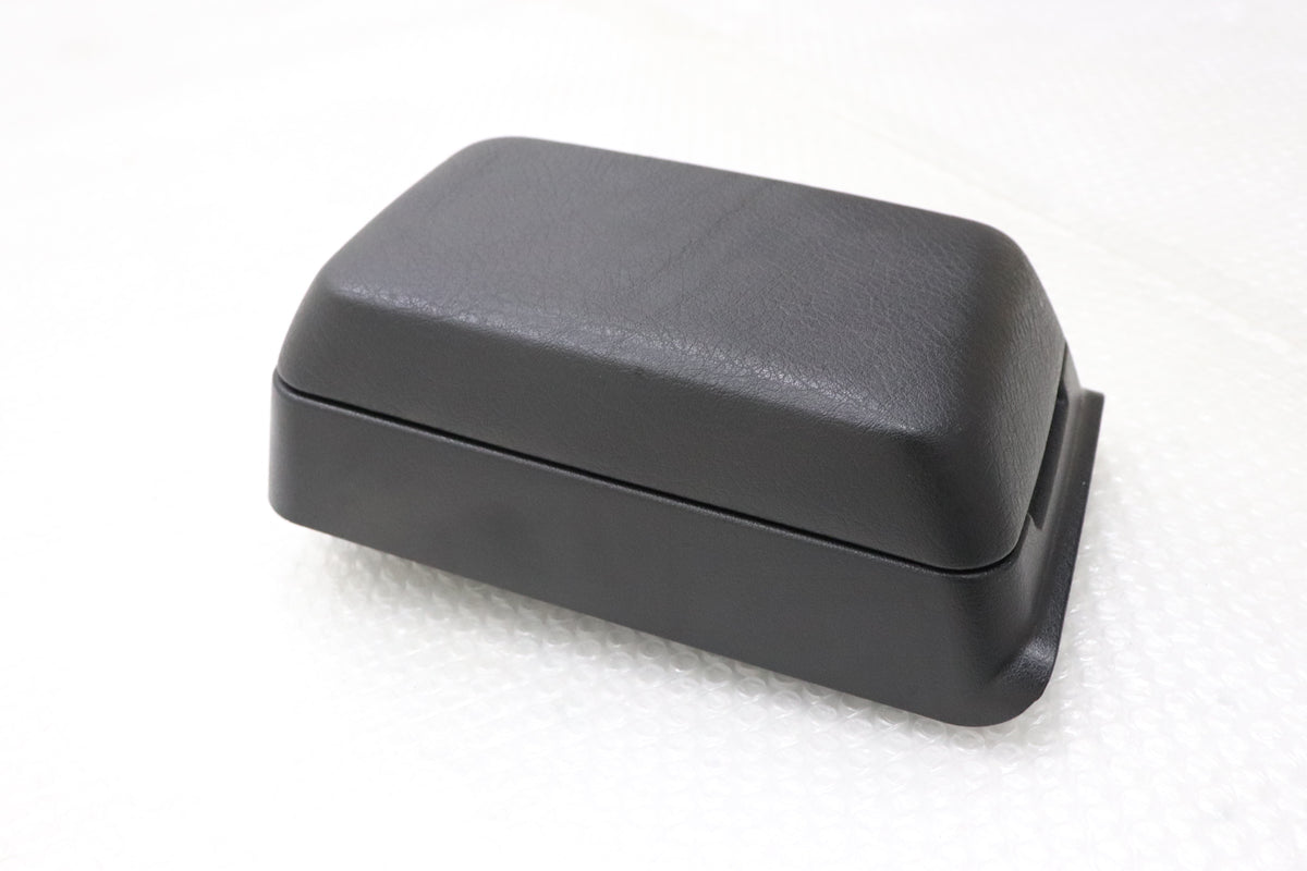 【USED】 NISSAN Center Console Lid with Cup Holder - BNR32