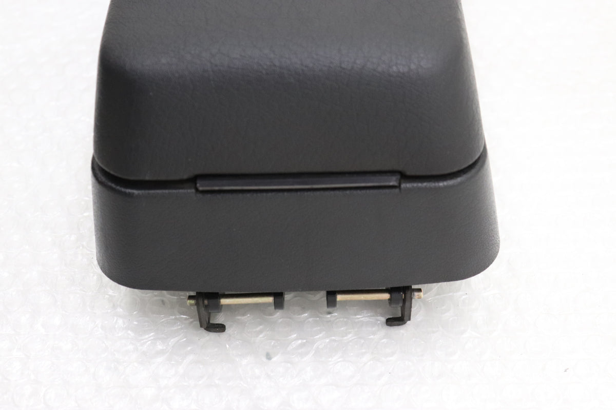 【USED】 NISSAN Center Console Lid with Cup Holder - BNR32