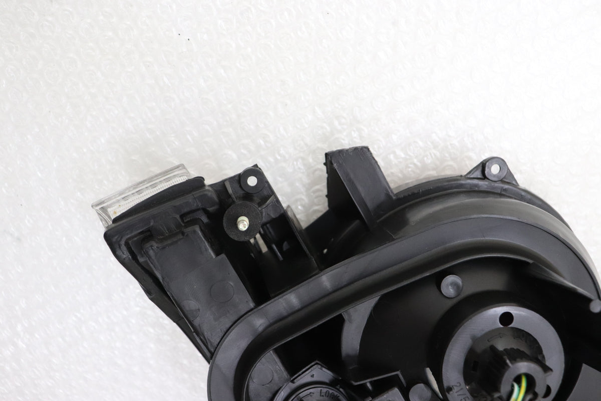 【USED】NISSAN Tail Lamp RHS - BCNR33 **JP**