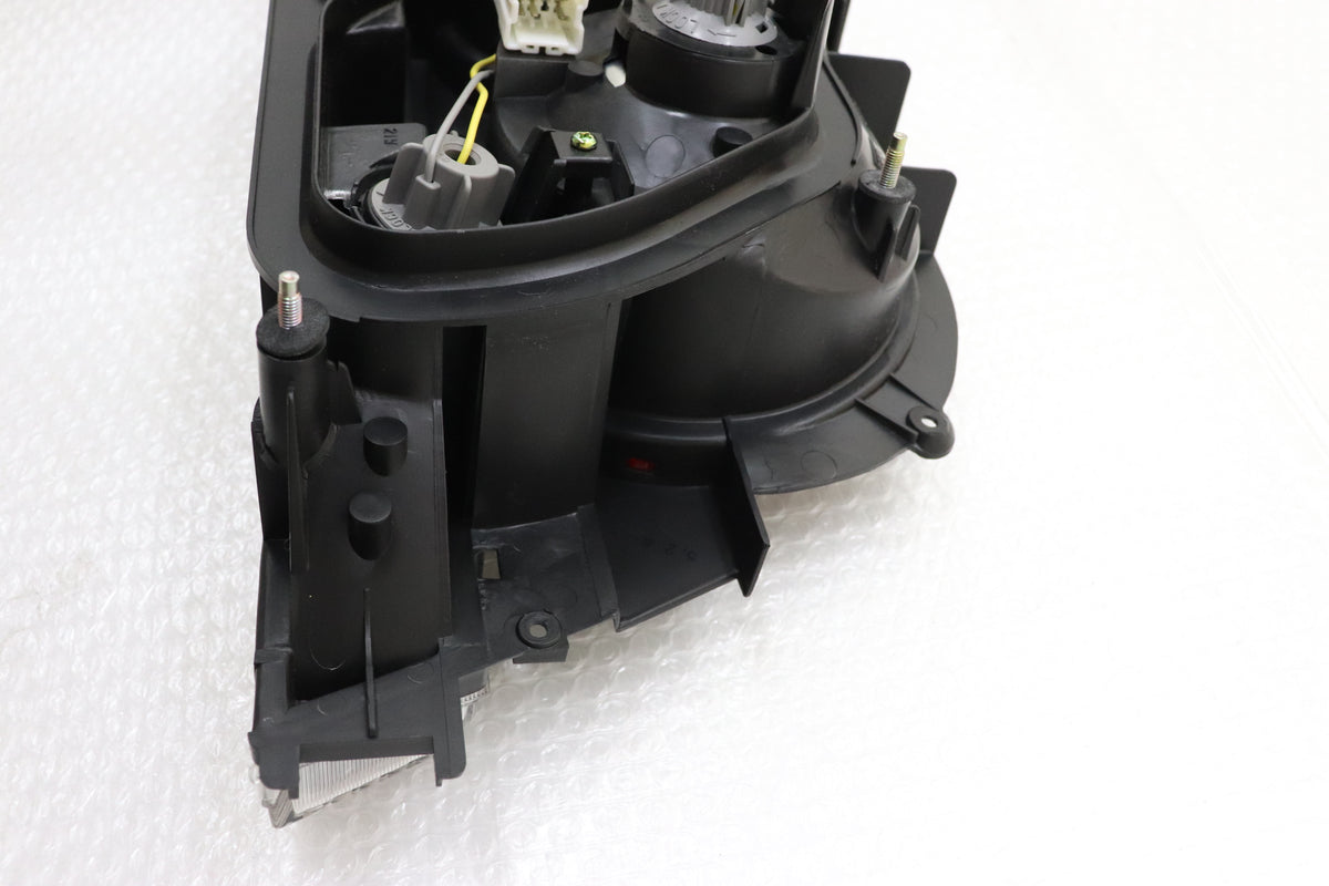 【USED】NISSAN Tail Lamp RHS - BCNR33 **JP**