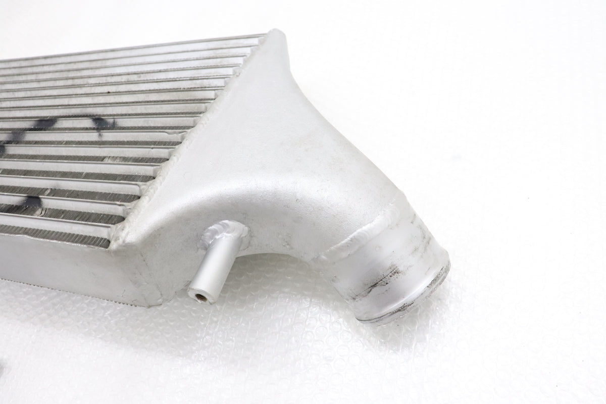 【USED】 Aftermarket Intercooler - BCNR33